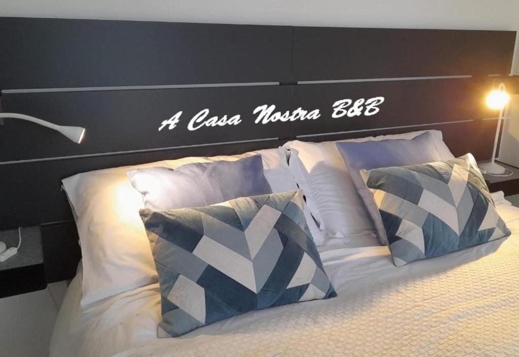 A Casa Nostra B&B Κάλιαρι Δωμάτιο φωτογραφία